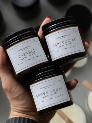 🍂 Večer, horký čaj v ruce a světlo svíčky, které rozzáří místnost… Ručně vyráběné svíčky promění každý okamžik v malý...